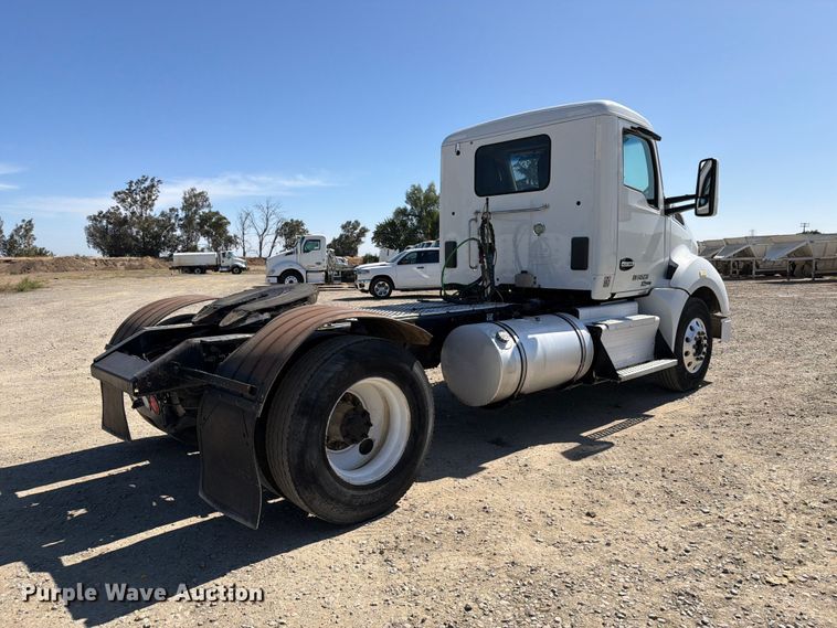 image for item EA0019 2015 Kenworth T680 semi truck