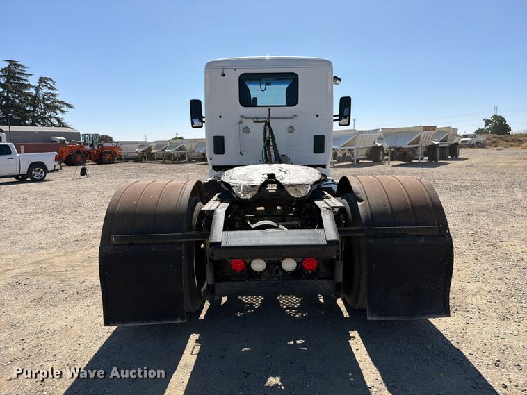image for item EA0019 2015 Kenworth T680 semi truck