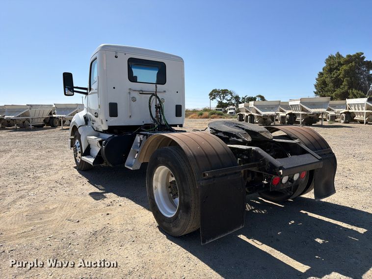 image for item EA0019 2015 Kenworth T680 semi truck