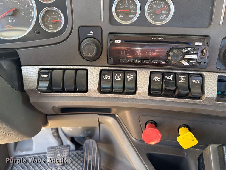 image for item EA0019 2015 Kenworth T680 semi truck