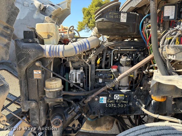 image for item EA0019 2015 Kenworth T680 semi truck