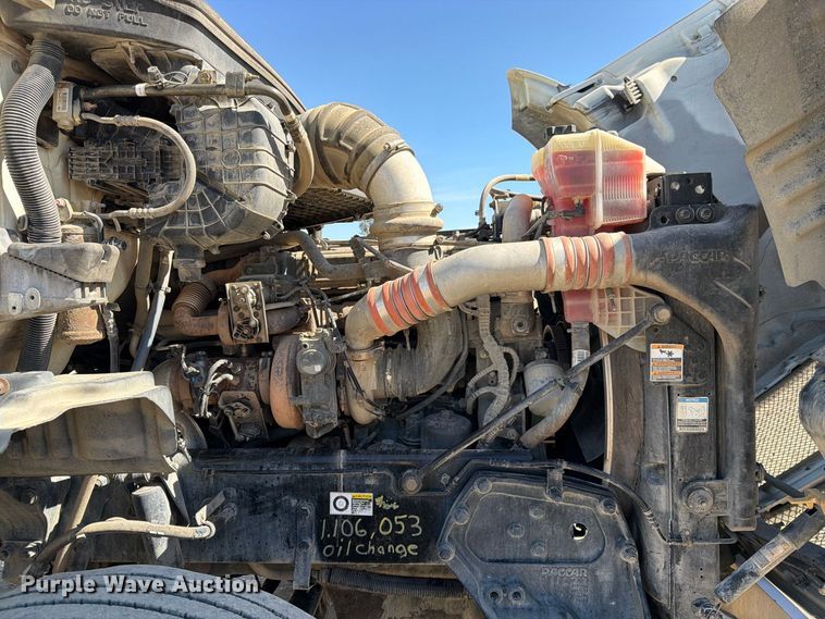 image for item EA0019 2015 Kenworth T680 semi truck