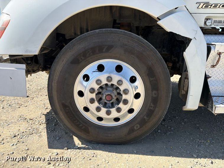 image for item EA0019 2015 Kenworth T680 semi truck