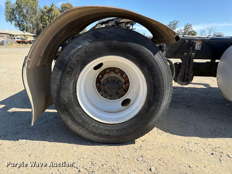 image for item EA0019 2015 Kenworth T680 semi truck
