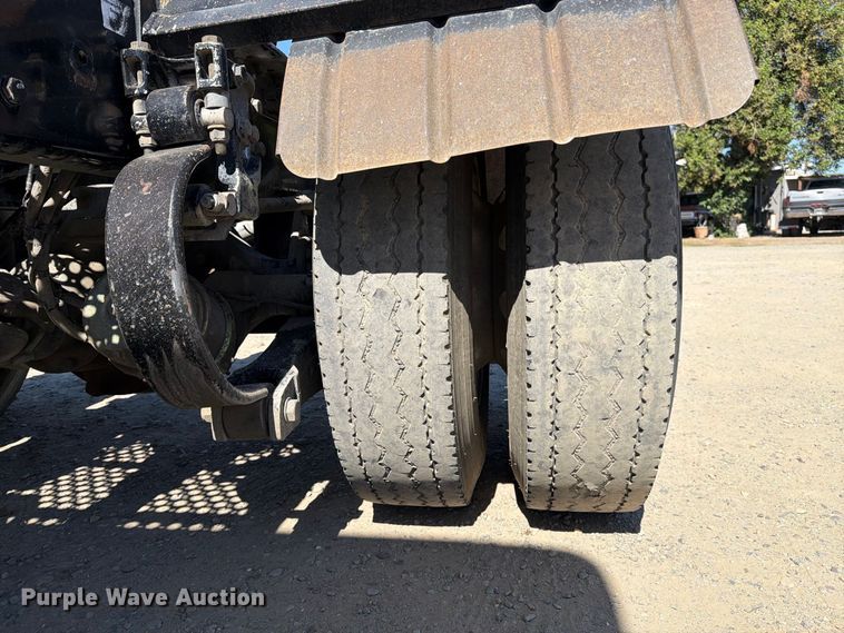 image for item EA0019 2015 Kenworth T680 semi truck