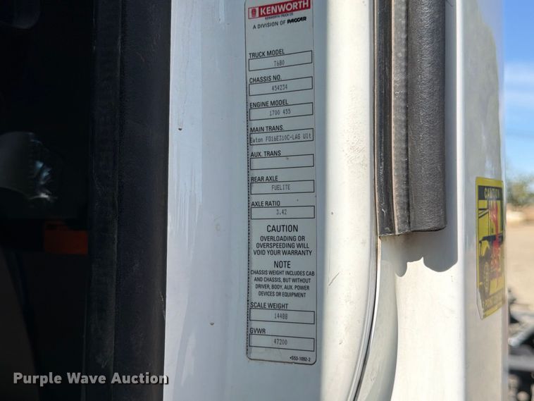 image for item EA0019 2015 Kenworth T680 semi truck