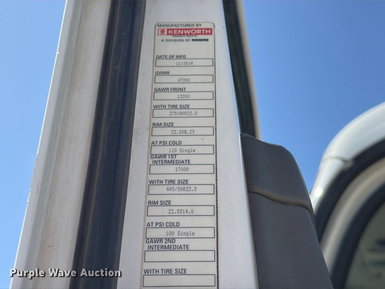 image for item EA0019 2015 Kenworth T680 semi truck