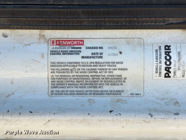 image for item EA0019 2015 Kenworth T680 semi truck