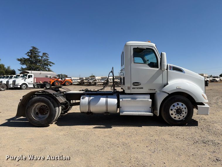 image for item EA0020 2015 Kenworth T680 semi truck