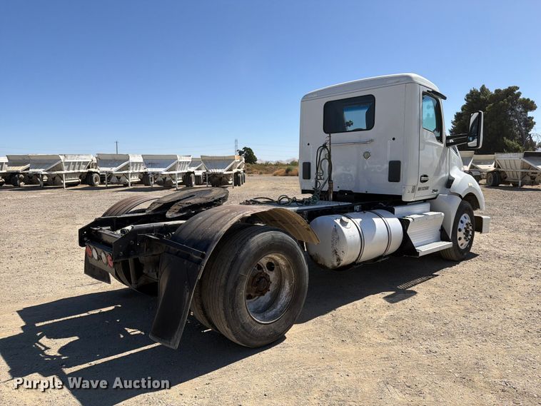 image for item EA0020 2015 Kenworth T680 semi truck