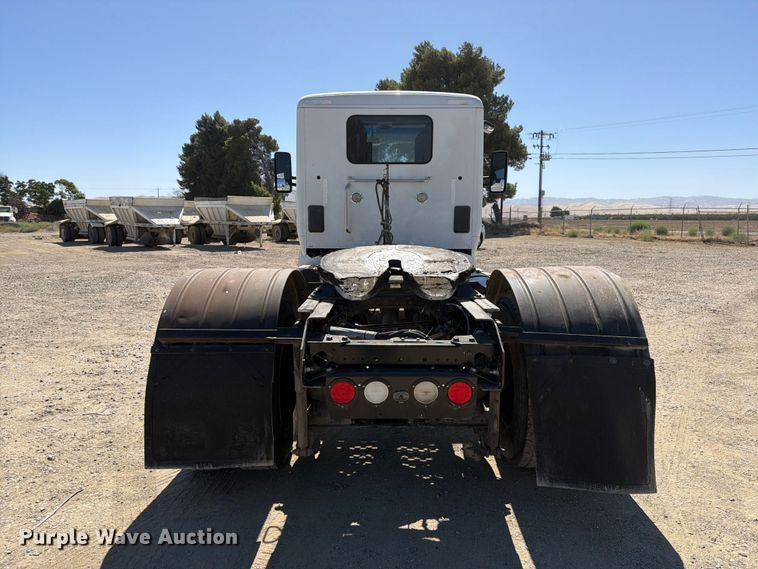 image for item EA0020 2015 Kenworth T680 semi truck