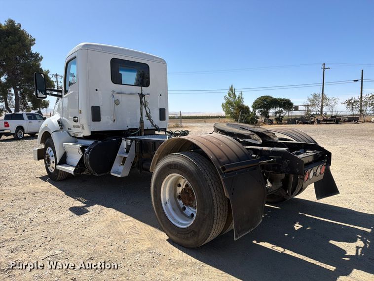 image for item EA0020 2015 Kenworth T680 semi truck