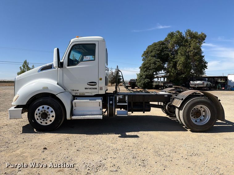 image for item EA0020 2015 Kenworth T680 semi truck