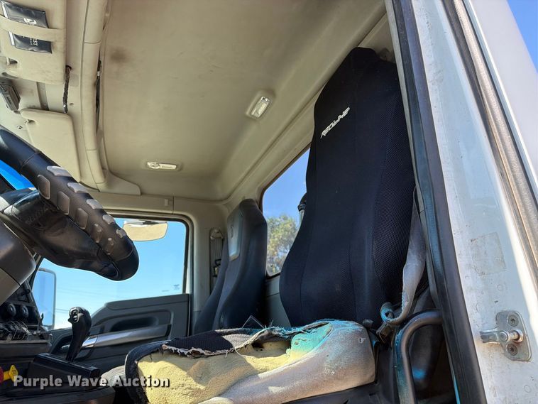 image for item EA0020 2015 Kenworth T680 semi truck