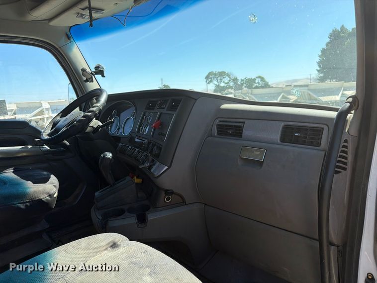 image for item EA0020 2015 Kenworth T680 semi truck