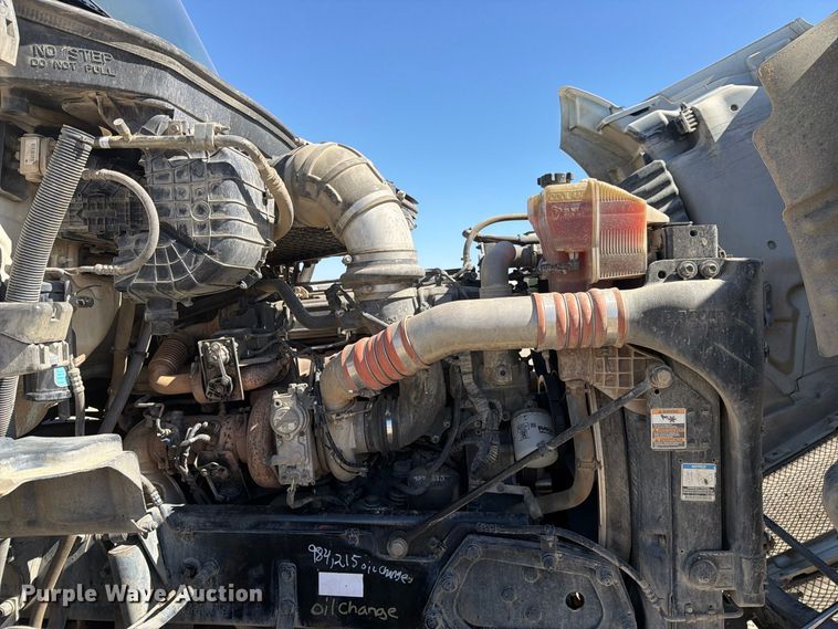 image for item EA0020 2015 Kenworth T680 semi truck