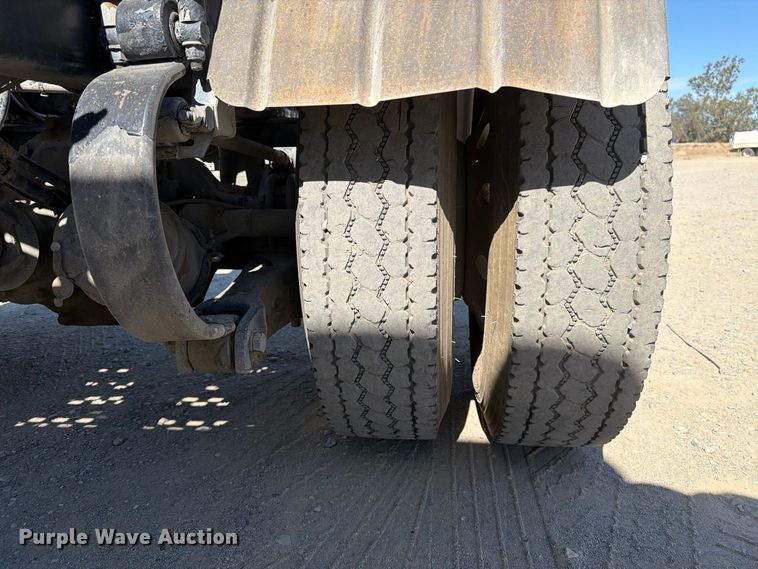 image for item EA0020 2015 Kenworth T680 semi truck