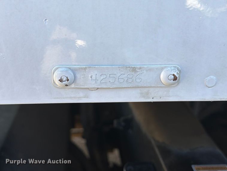 image for item EA0020 2015 Kenworth T680 semi truck