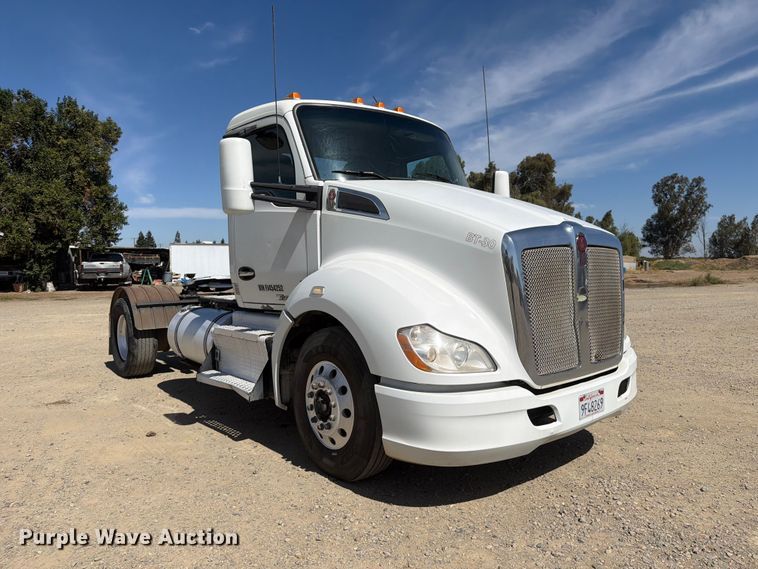 image for item EA0021 2015 Kenworth T680 semi truck
