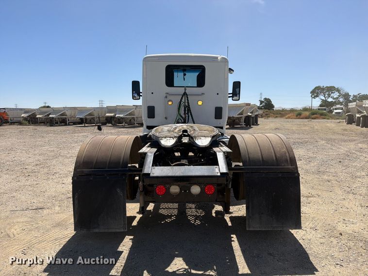 image for item EA0021 2015 Kenworth T680 semi truck