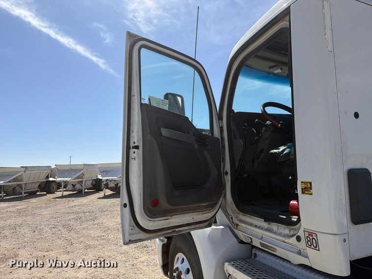 image for item EA0021 2015 Kenworth T680 semi truck