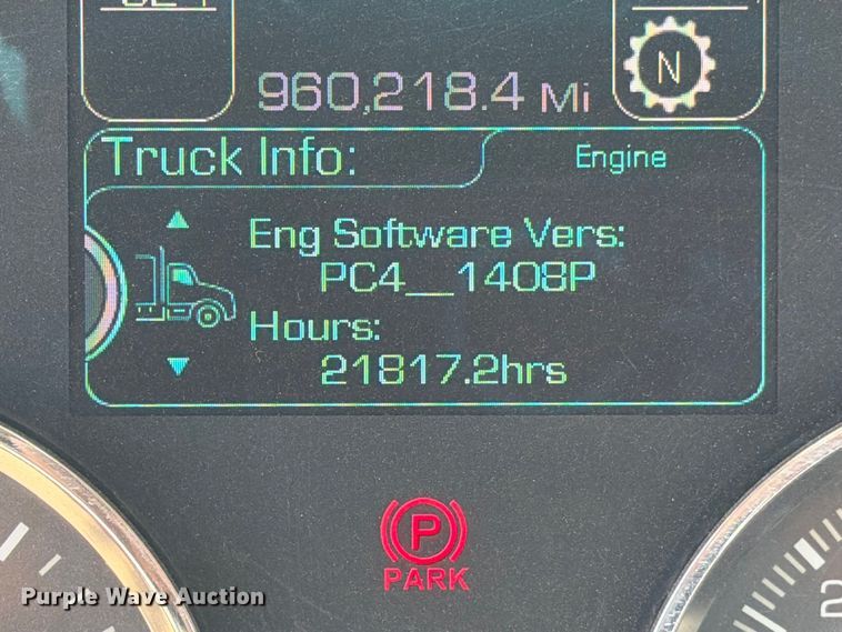 image for item EA0021 2015 Kenworth T680 semi truck