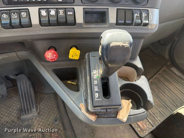 image for item EA0021 2015 Kenworth T680 semi truck