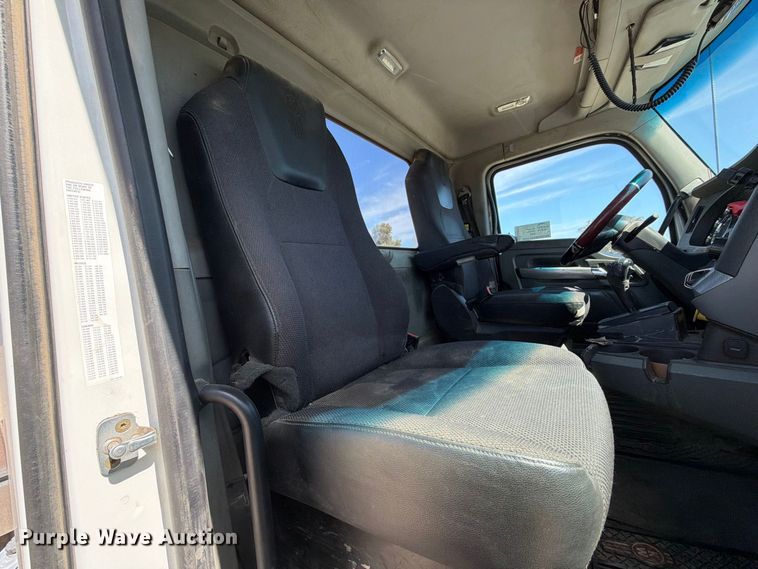 image for item EA0021 2015 Kenworth T680 semi truck