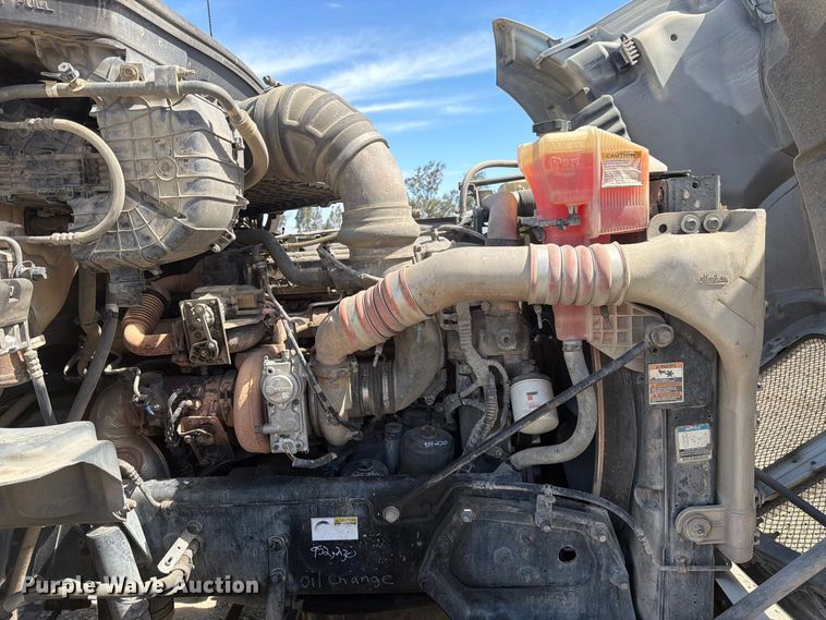 image for item EA0021 2015 Kenworth T680 semi truck