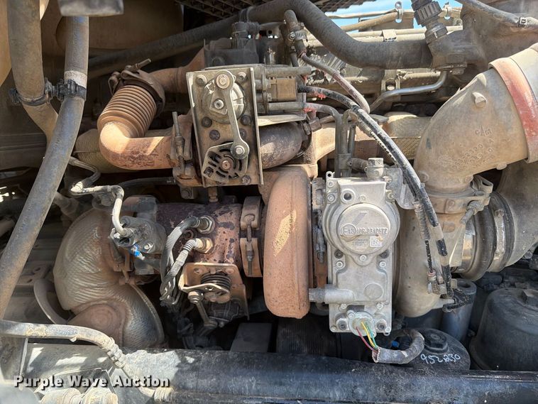 image for item EA0021 2015 Kenworth T680 semi truck