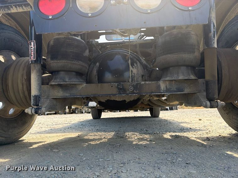 image for item EA0021 2015 Kenworth T680 semi truck