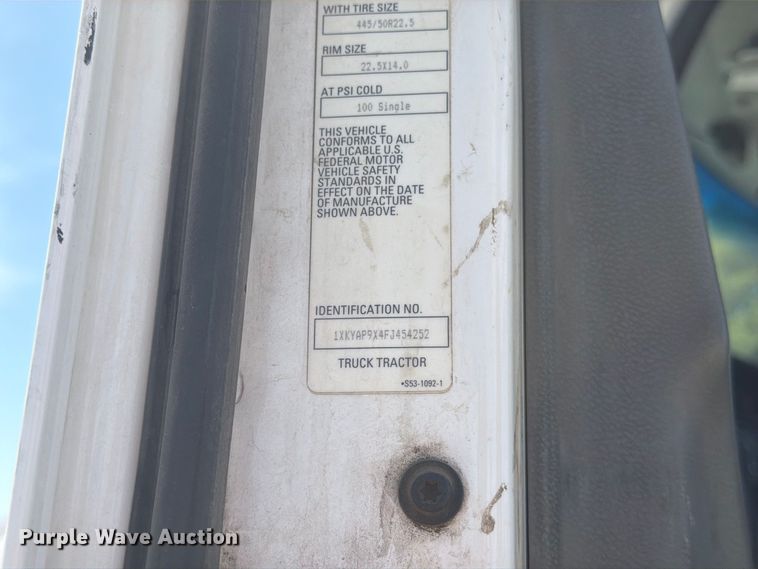 image for item EA0021 2015 Kenworth T680 semi truck