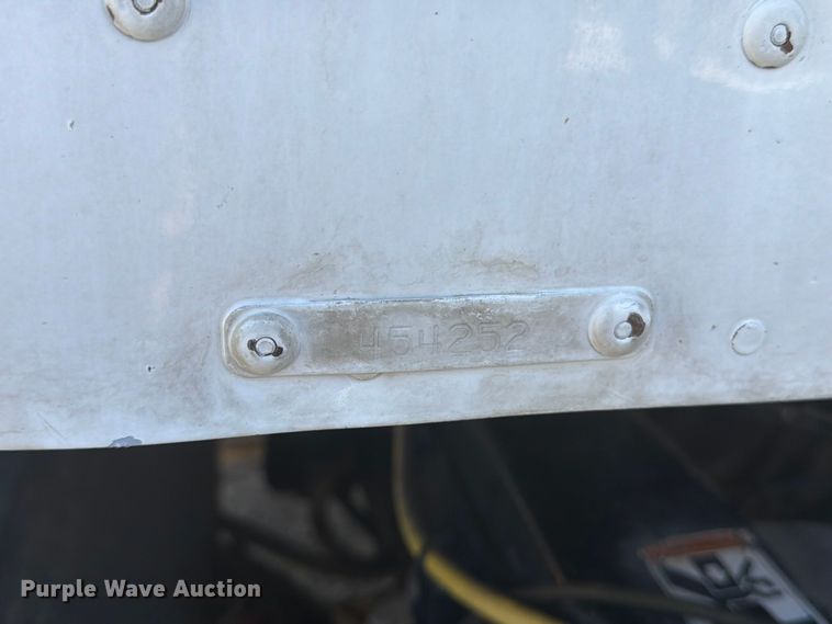 image for item EA0021 2015 Kenworth T680 semi truck
