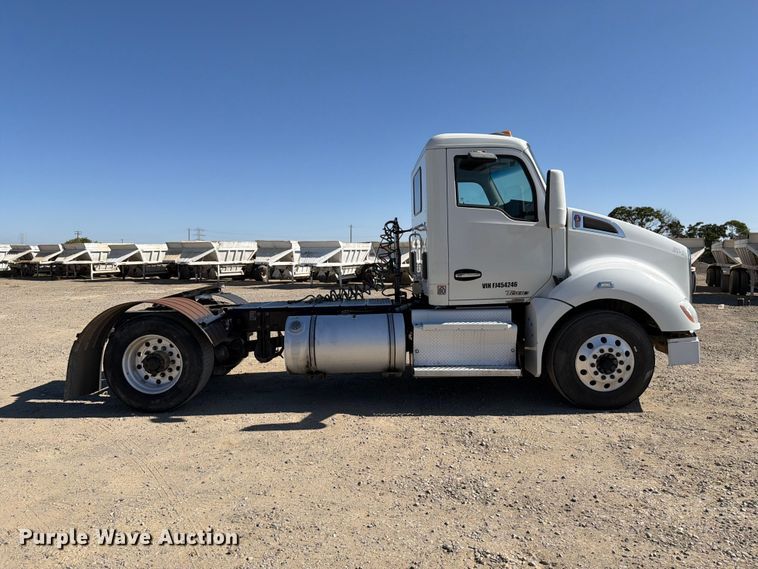 image for item EA0022 2015 Kenworth T680 semi truck