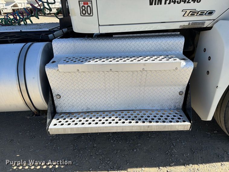 image for item EA0022 2015 Kenworth T680 semi truck