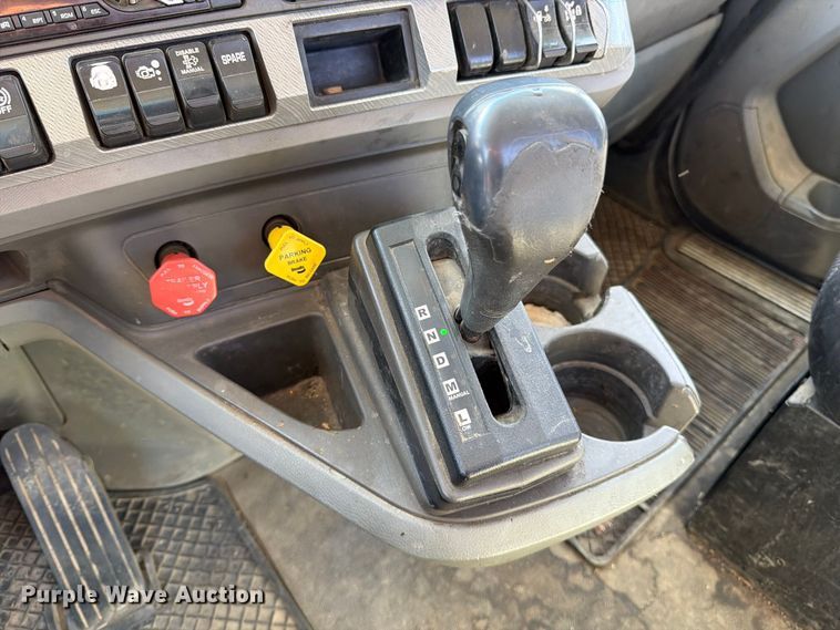 image for item EA0022 2015 Kenworth T680 semi truck