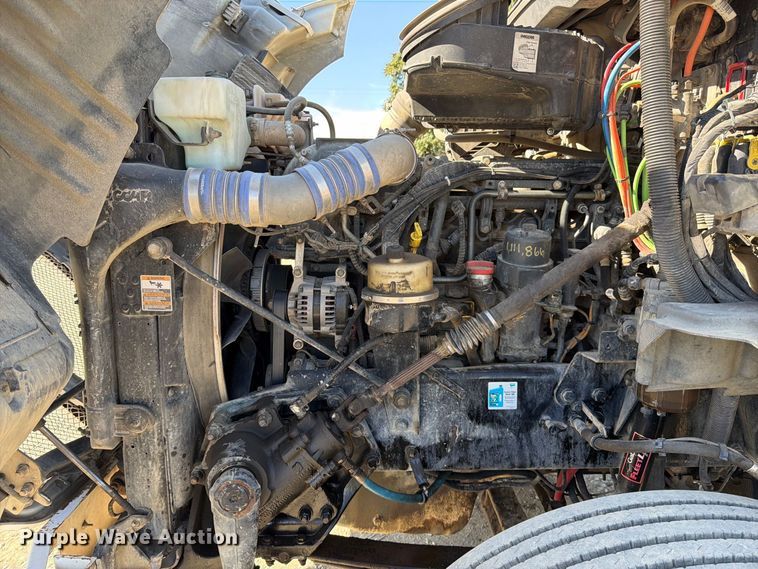 image for item EA0022 2015 Kenworth T680 semi truck