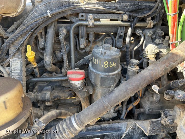 image for item EA0022 2015 Kenworth T680 semi truck