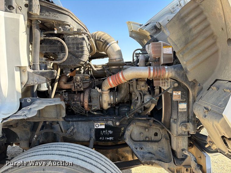 image for item EA0022 2015 Kenworth T680 semi truck
