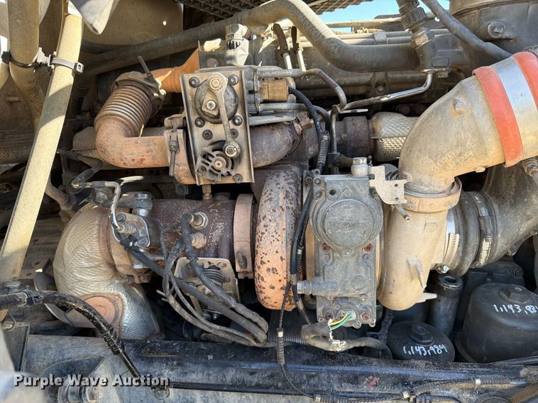 image for item EA0022 2015 Kenworth T680 semi truck