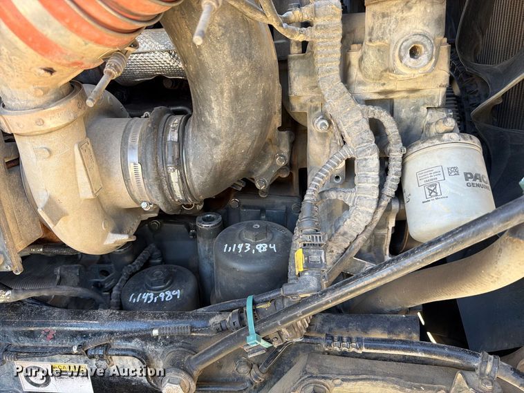 image for item EA0022 2015 Kenworth T680 semi truck