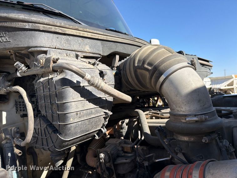 image for item EA0022 2015 Kenworth T680 semi truck