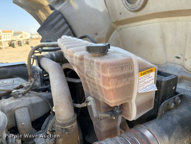 image for item EA0022 2015 Kenworth T680 semi truck