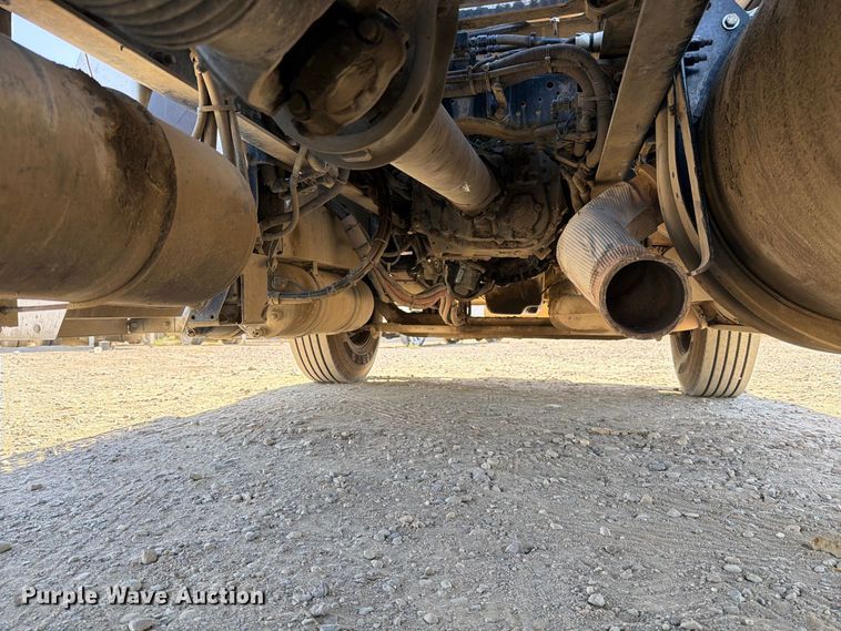 image for item EA0022 2015 Kenworth T680 semi truck
