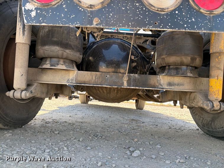 image for item EA0022 2015 Kenworth T680 semi truck