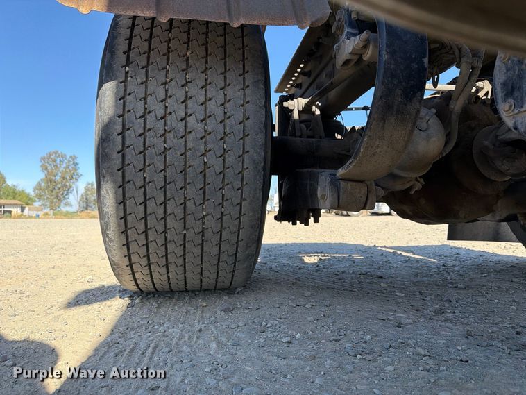 image for item EA0022 2015 Kenworth T680 semi truck