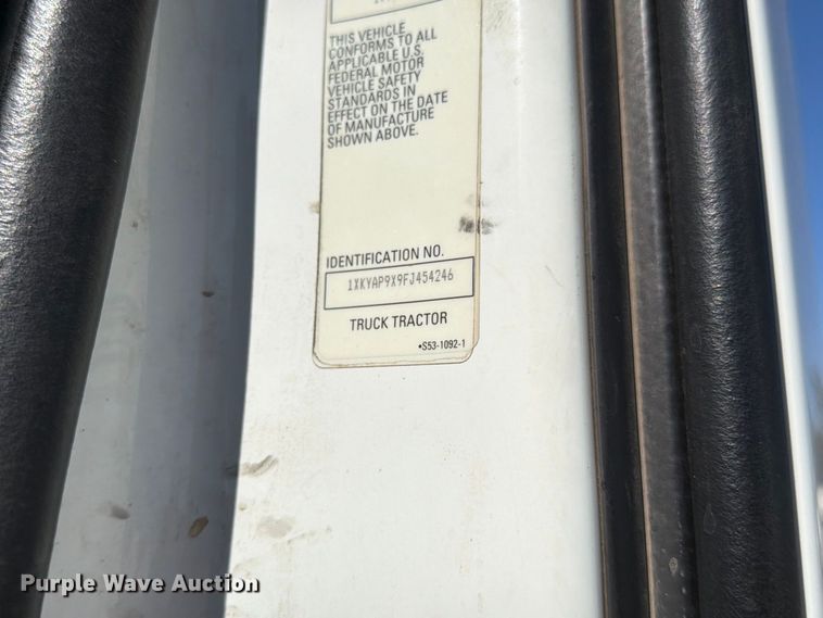 image for item EA0022 2015 Kenworth T680 semi truck
