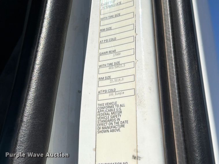 image for item EA0022 2015 Kenworth T680 semi truck