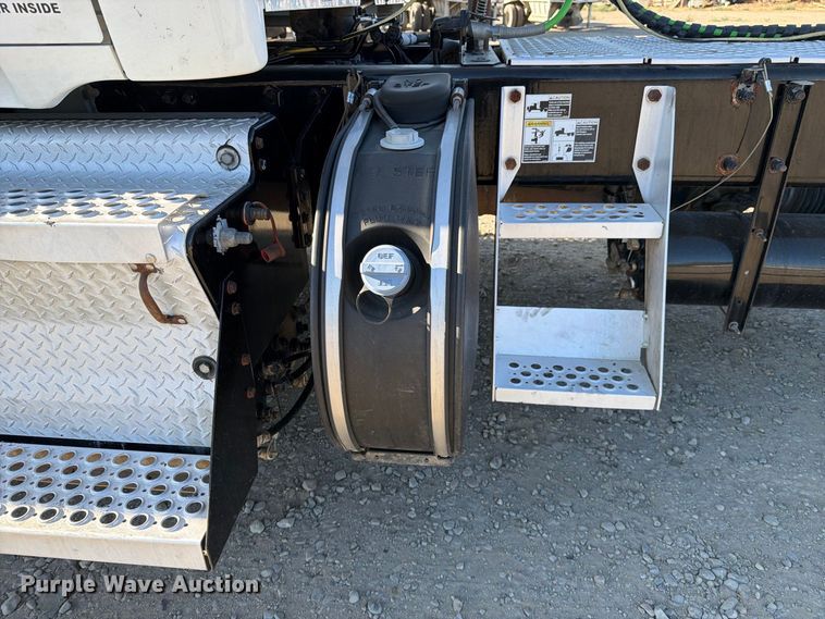 image for item EA0023 2015 Kenworth T680 semi truck