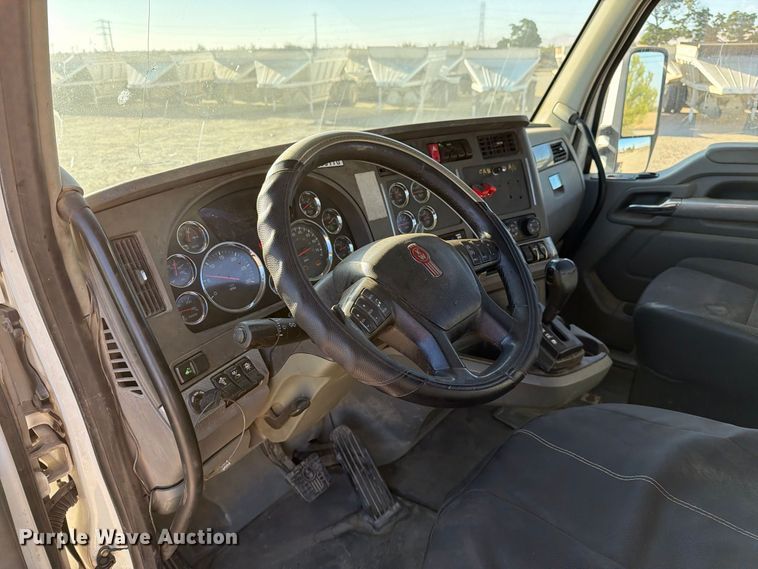 image for item EA0023 2015 Kenworth T680 semi truck